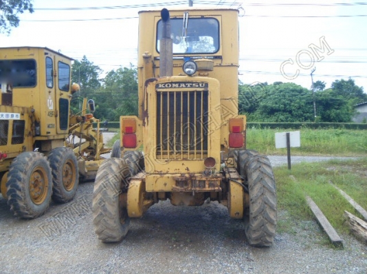 รถเกรด ยี่ห้อ KOMATSU รุ่น GD313H