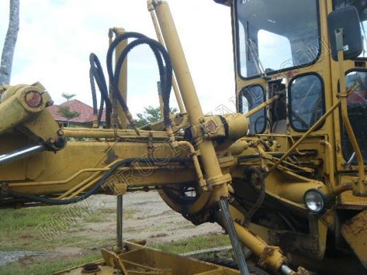 รถเกรด ยี่ห้อ KOMATSU รุ่น GD313H