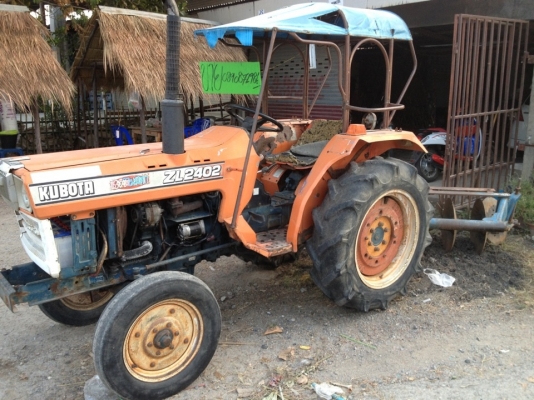 ปัญญาแทรคเตอร์มาแล้ว..คูโบต้า ZL2402 เพลาเดียว พร้อมผาน 5ด่วน ติดต่อ ช่างนัน 089-0872986