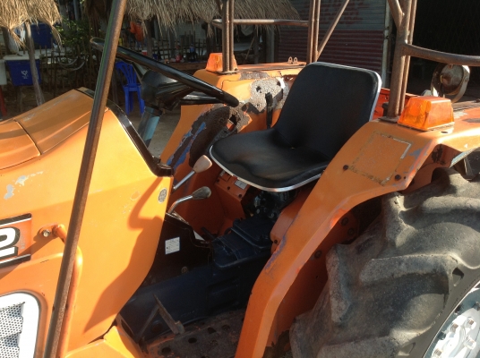 ปัญญาแทรคเตอร์มาแล้ว..คูโบต้า ZL2402 เพลาเดียว พร้อมผาน 5ด่วน ติดต่อ ช่างนัน 089-0872986