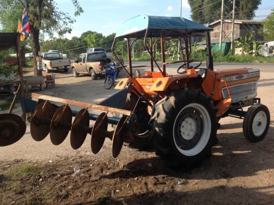 ปัญญาแทรคเตอร์มาแล้ว..คูโบต้า ZL2402 เพลาเดียว พร้อมผาน 5ด่วน ติดต่อ ช่างนัน 089-0872986