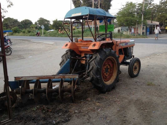 ปัญญาแทรคเตอร์มาแล้ว..คูโบต้า ZL2402 เพลาเดียว พร้อมผาน 5ด่วน ติดต่อ ช่างนัน 089-0872986