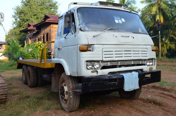 ต้องการขาย 10ล้อ NISSAN  UD  1  เพลา  หางปลาบรรทุกแม็คโคร  200  ได้
