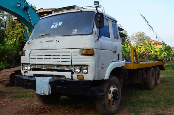ต้องการขาย 10ล้อ NISSAN  UD  1  เพลา  หางปลาบรรทุกแม็คโคร  200  ได้