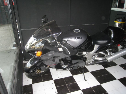 ขายมอเตอร์ไซด์  ZUZUKI HAYABUZA ปี 2000 ราคา 270,000 สนใจติดต่อ 081-144-0061 (คุณเอส)