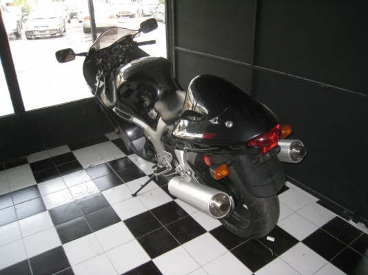 ขายมอเตอร์ไซด์  ZUZUKI HAYABUZA ปี 2000 ราคา 270,000 สนใจติดต่อ 081-144-0061 (คุณเอส)