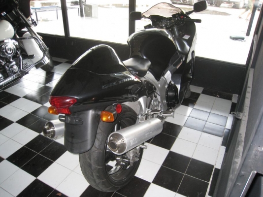 ขายมอเตอร์ไซด์  ZUZUKI HAYABUZA ปี 2000 ราคา 270,000 สนใจติดต่อ 081-144-0061 (คุณเอส)