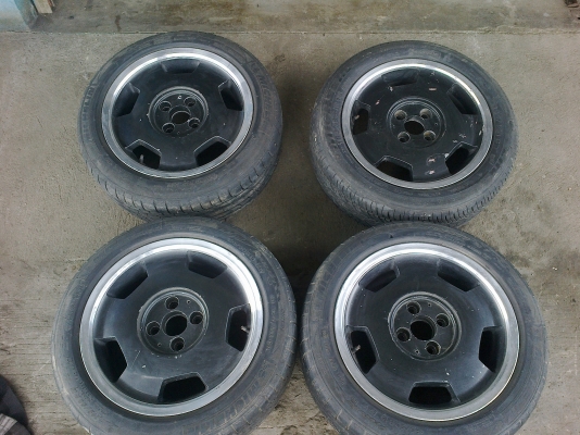 ขายแมก5ก้าน ขอบ15 4รู100พร้อมยางทั้ง4เส้น 4000บาท 089-1436996