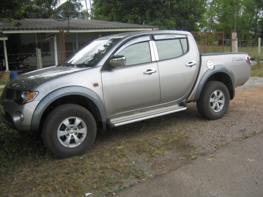 มิตซูบิชิไทรทันพลัส 4 ประตู