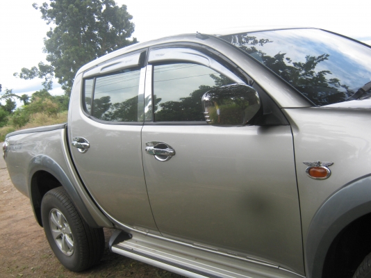 มิตซูบิชิไทรทันพลัส 4 ประตู