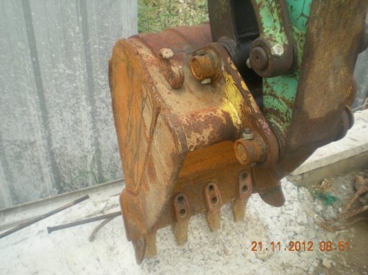 ต้องการขายรถแบคโฮ Nisan Hanix H 27 คอนโทรนน้ำมัน พร้อมลายหัวเจาะ