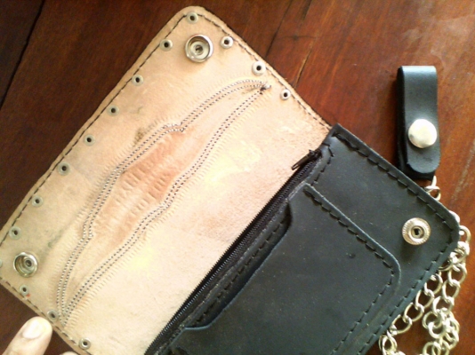 ขายกระเป๋าสตางค์หนัง แนวช็อปเปอร์