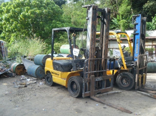 รถฟอร์คลิฟต์ ยี่ห้อ TOYOTA รุ่น FD25(ขายรวม 2 คัน)