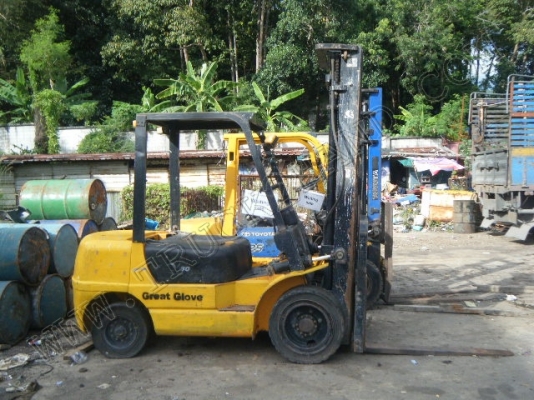 รถฟอร์คลิฟต์ ยี่ห้อ TOYOTA รุ่น FD25(ขายรวม 2 คัน)