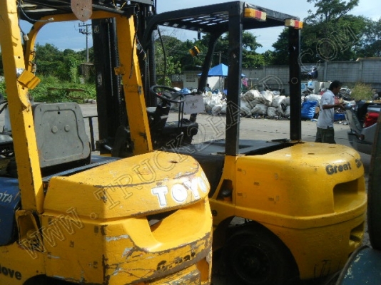 รถฟอร์คลิฟต์ ยี่ห้อ TOYOTA รุ่น FD25(ขายรวม 2 คัน)