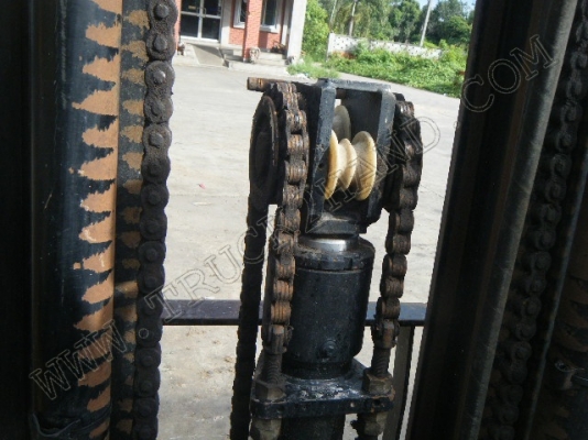 รถฟอร์คลิฟต์ ยี่ห้อ TOYOTA รุ่น FD25(ขายรวม 2 คัน)