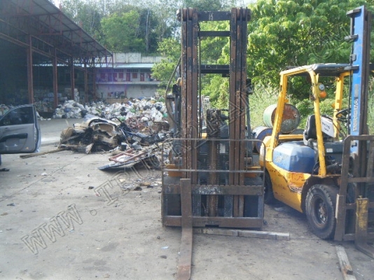 รถฟอร์คลิฟต์ ยี่ห้อ TOYOTA รุ่น FD25(ขายรวม 2 คัน)