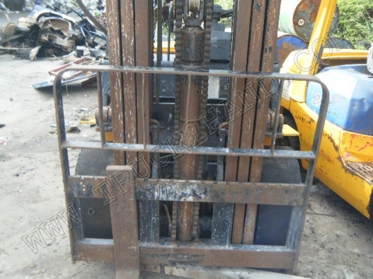 รถฟอร์คลิฟต์ ยี่ห้อ TOYOTA รุ่น FD25(ขายรวม 2 คัน)