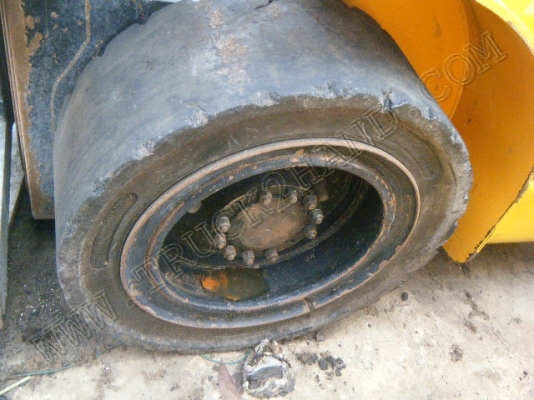 รถฟอร์คลิฟต์ ยี่ห้อ TOYOTA รุ่น FD25(ขายรวม 2 คัน)