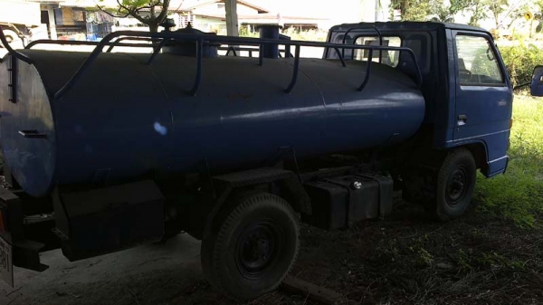 Isuzu NKR55E-7102861 บรรทุกของเหลว 88 แรง 4 สูบ ปี 37 วิ่งได้เลย