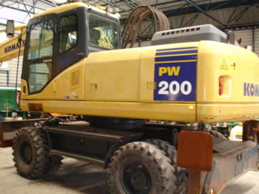 Komatsu PW200-7K นำเข้าจากอังกฤษ สภาพสวยมาก ราคาไม่แพงครับ