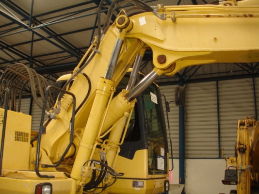 Komatsu PW200-7K นำเข้าจากอังกฤษ สภาพสวยมาก ราคาไม่แพงครับ