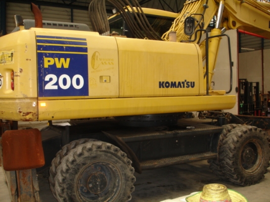 Komatsu PW200-7K นำเข้าจากอังกฤษ สภาพสวยมาก ราคาไม่แพงครับ