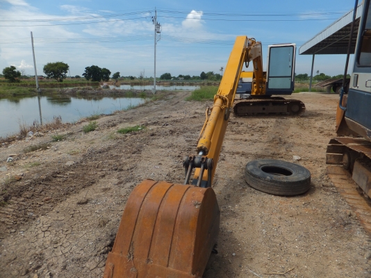 KOMATSU PC60-6 บูมยาว9เมตร ไฟฟ้าตัดเอวนิดหน่อยช่วงล่างเต็ม KOMATSU PC60-6 บูมยาว9เมตร ไฟฟ้าตัดเอวนิดหน่อยช่วงล่างเต็ม