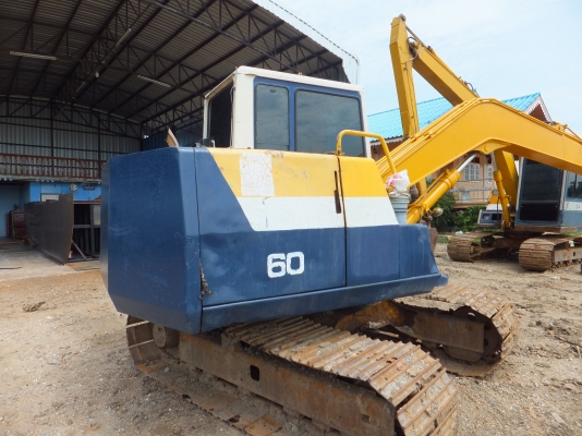 KOMATSU PC60-6 บูมยาว9เมตร ไฟฟ้าตัดเอวนิดหน่อยช่วงล่างเต็ม KOMATSU PC60-6 บูมยาว9เมตร ไฟฟ้าตัดเอวนิดหน่อยช่วงล่างเต็ม