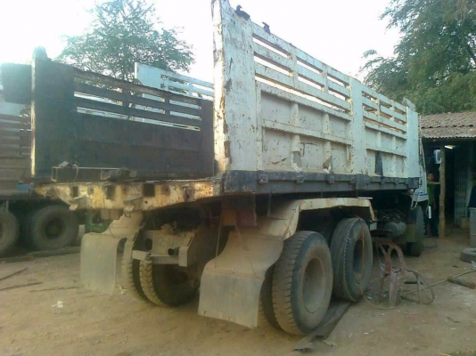 MITSUBISHI FUSO FN527 - 190 HP 6D16 MA สิบล้อดั๊มพ์ 2 เพลา กระบะดั๊มพ์เหล็ก 12 ตันสภาพดี เครื่องแรงดี หัวเก๋งภายในคอนโซลอยู่ครบ แอร์ พวงมาลัยเพาเวอร์ เบรคทริ๊ปฟี้ ช่วงล่างคัชซีดีไม่แตกไม่บวม ยางสภาพดี 10 เส้นพร้อมบรรทุกพร้อมใช้งานได้เลย เอกสารทะเบียนภาษีค