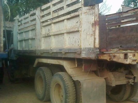 MITSUBISHI FUSO FN527 - 190 HP 6D16 MA สิบล้อดั๊มพ์ 2 เพลา กระบะดั๊มพ์เหล็ก 12 ตันสภาพดี เครื่องแรงดี หัวเก๋งภายในคอนโซลอยู่ครบ แอร์ พวงมาลัยเพาเวอร์ เบรคทริ๊ปฟี้ ช่วงล่างคัชซีดีไม่แตกไม่บวม ยางสภาพดี 10 เส้นพร้อมบรรทุกพร้อมใช้งานได้เลย เอกสารทะเบียนภาษีค