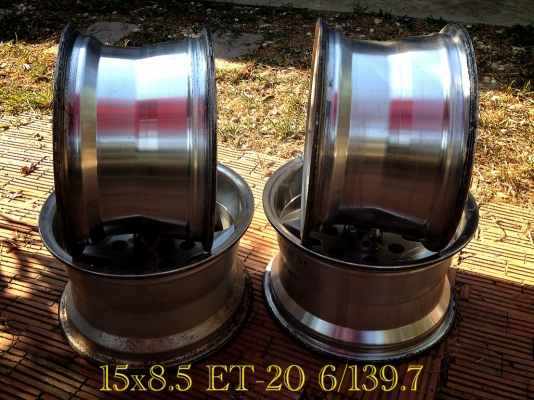 ขายล้อ Enkei แท้ 15x8.5 ออฟ-20 6/139.7 สภาพเดิมๆ สวยมาก 6500 บาท