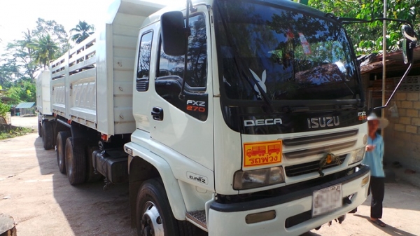 ISUZU  FXZ270  10  ล้อดั้ม ห้าสิบปีทอง มีประกันชั้น 1 ค่ะ