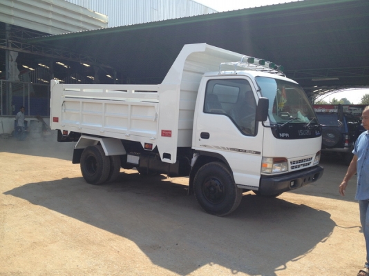 ขายครับ ISUZU NPR เครื่อง 135 แรงกระบะดั้มยาว 3.3 เมตร กว้าง 2.30 เมตร ยาง 825 รถนอกจากญี่ปุ่นทำใหม่ทั้งคันจดทะเบียนไว้ก่อนเรียบร้อยพร้อมเล่มพร้อมโอน 100\%