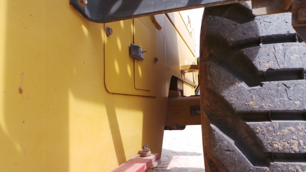 KOMATSU  WA100-3E SERIAL NO.532XX  พี่อั๋น สุราษฏร์ธานี แล้วค่ะ