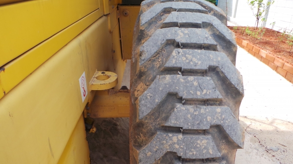 KOMATSU  WA100-3E SERIAL NO.532XX  พี่อั๋น สุราษฏร์ธานี แล้วค่ะ