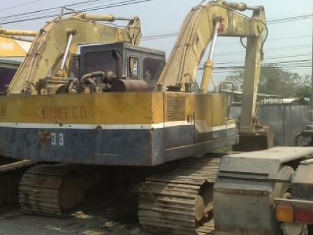 KOBELCO MARK I - K907D SK 200 สภาพดีเดิมๆ เครื่องเดิมปั๊มเดิม K3V แห้งดีไม่มีเยิ้ม ภายในเก๋งสะอาด บูมอาร์มสวยมีปะบ้างเล็กน้อย ช่วงล่างโรลเลอร์โซ่บูทใบแทรกสภาพดี เอกสารเล่มทะเบียน ราคาต่อรองได้ครับ