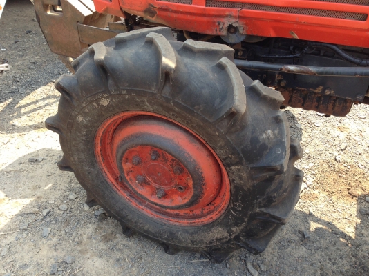 คูโบต้า L2605 4 WD 2 เพลาพร้อมโรตารี่. ขายตามสภาพถูกๆ