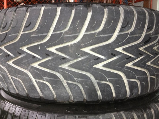 ขายล้อแม็กขอบ 20 6รู 265/50 R20 พร้อมยางปี 09 ขายล้อแม็กขอบ 20 6รู 265/50 R20 พร้อมยางปี 09