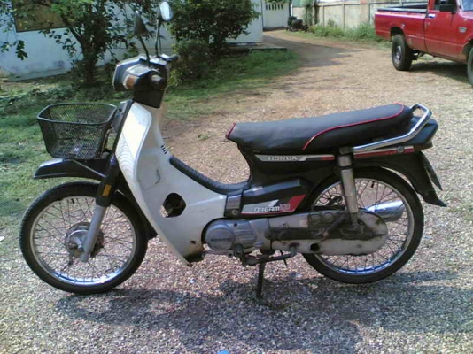 ขายดรีมคุรุสภาเล่มทะเบียนเต็มพร้อมชุดโอนเครื่องดีอะไหล่เดิมขาย 11900 บาท