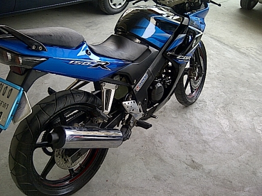 CBR 150 R ไมล์เหลือง รถสวย สภาพดีมาก CBR 150 R ไมล์เหลือง รถสวย สภาพดีมาก