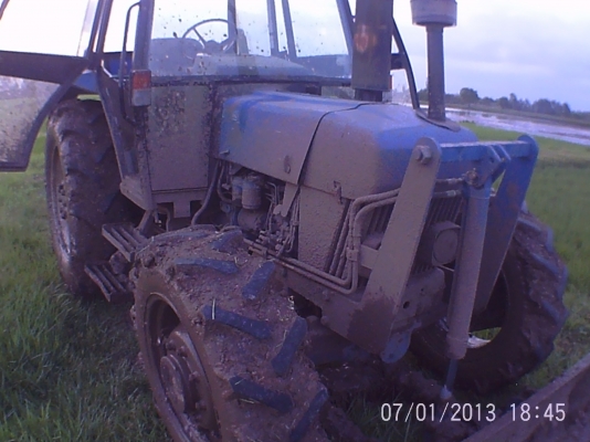 ฟอร์ด 3930 3 สูบ 2 เพลา 64 แรง เกียร์ทอร์ก ฟอร์ด 3930 3 สูบ 2 เพลา 64 แรง เกียร์ทอร์ก