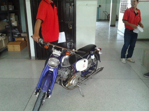 จัดส่ง HONDA C 92 ให้พี่ มนูญ ( รถคุณปู่ ) จังหวัด สงขลา เรียบร้อยครับ จัดส่ง HONDA C 92 ให้พี่ มนูญ ( รถคุณปู่ ) จังหวัด สงขลา เรียบร้อยครับ