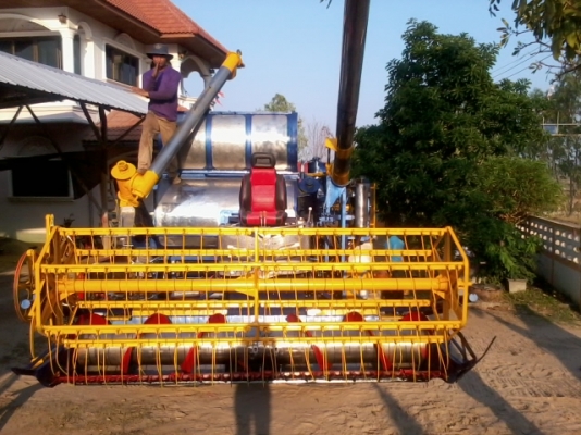 ขายแล้วครับ ไปเชียงราย ส่งเรียบร้อย สามชุก 12 HT(นอก) JO+turbo(~250 แรง) ปั้ม DYKIN 22 เลดทั้งคัน อุ้ม 2.5 ตัน ท่อส่งข้าวปรับระดับ ใช้ได้สองระบบ ทั้งรองกระสอบและอุ้ม