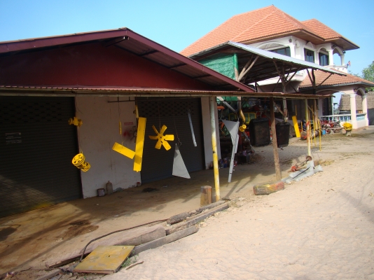 ขายแล้วครับ ไปเชียงราย ส่งเรียบร้อย สามชุก 12 HT(นอก) JO+turbo(~250 แรง) ปั้ม DYKIN 22 เลดทั้งคัน อุ้ม 2.5 ตัน ท่อส่งข้าวปรับระดับ ใช้ได้สองระบบ ทั้งรองกระสอบและอุ้ม