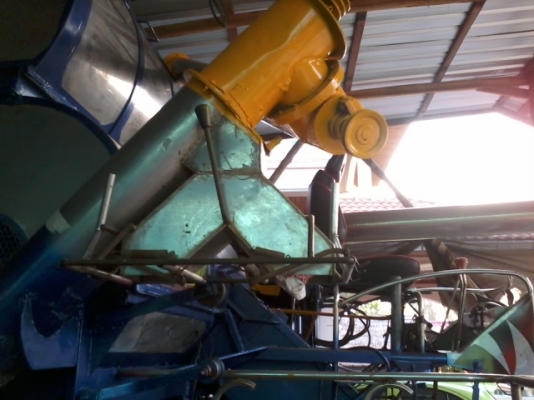 ขายแล้วครับ ไปเชียงราย ส่งเรียบร้อย สามชุก 12 HT(นอก) JO+turbo(~250 แรง) ปั้ม DYKIN 22 เลดทั้งคัน อุ้ม 2.5 ตัน ท่อส่งข้าวปรับระดับ ใช้ได้สองระบบ ทั้งรองกระสอบและอุ้ม