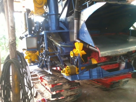 ขายแล้วครับ ไปเชียงราย ส่งเรียบร้อย สามชุก 12 HT(นอก) JO+turbo(~250 แรง) ปั้ม DYKIN 22 เลดทั้งคัน อุ้ม 2.5 ตัน ท่อส่งข้าวปรับระดับ ใช้ได้สองระบบ ทั้งรองกระสอบและอุ้ม