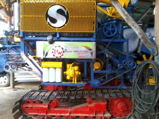 ขายแล้วครับ ไปเชียงราย ส่งเรียบร้อย สามชุก 12 HT(นอก) JO+turbo(~250 แรง) ปั้ม DYKIN 22 เลดทั้งคัน อุ้ม 2.5 ตัน ท่อส่งข้าวปรับระดับ ใช้ได้สองระบบ ทั้งรองกระสอบและอุ้ม