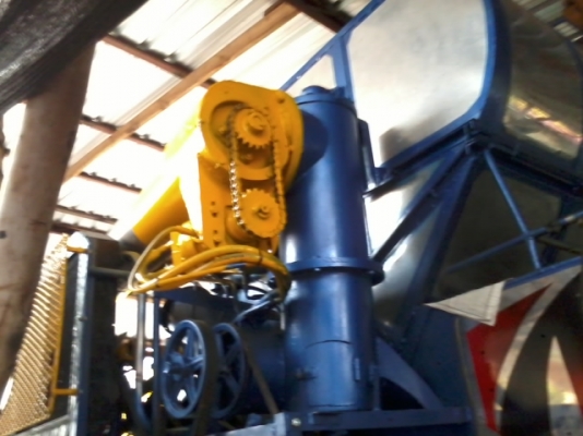 ขายแล้วครับ ไปเชียงราย ส่งเรียบร้อย สามชุก 12 HT(นอก) JO+turbo(~250 แรง) ปั้ม DYKIN 22 เลดทั้งคัน อุ้ม 2.5 ตัน ท่อส่งข้าวปรับระดับ ใช้ได้สองระบบ ทั้งรองกระสอบและอุ้ม