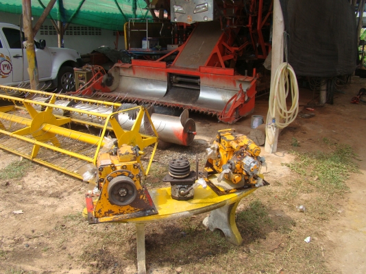 ขายแล้วครับ ไปเชียงราย ส่งเรียบร้อย สามชุก 12 HT(นอก) JO+turbo(~250 แรง) ปั้ม DYKIN 22 เลดทั้งคัน อุ้ม 2.5 ตัน ท่อส่งข้าวปรับระดับ ใช้ได้สองระบบ ทั้งรองกระสอบและอุ้ม